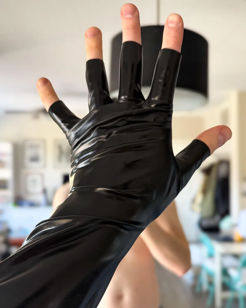 Gloves for long fingers