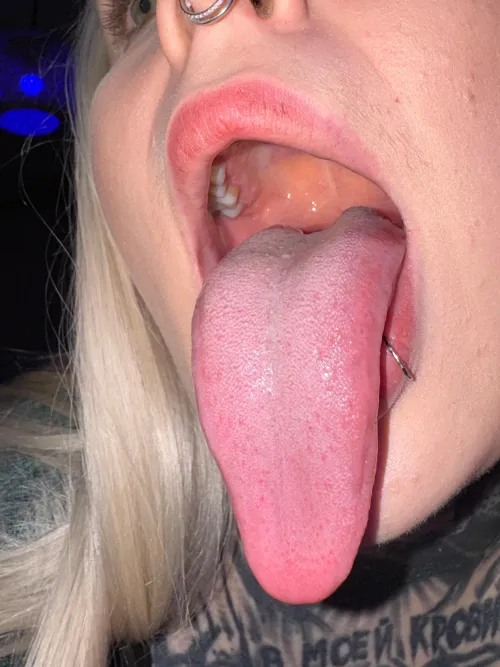 I bet my tongue is longer than your dick 