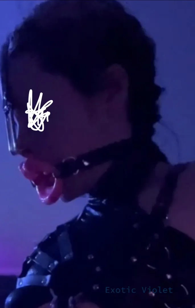 I love how nose hooks look from a side profile