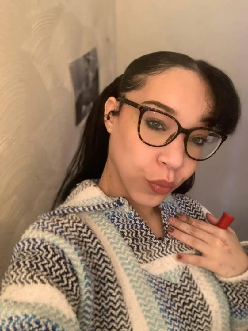 If you eat me out, I'll let you hit it for hours