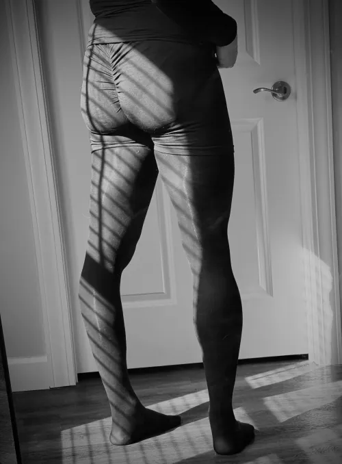 I’m loving this leggings-shorts-over-hose combo