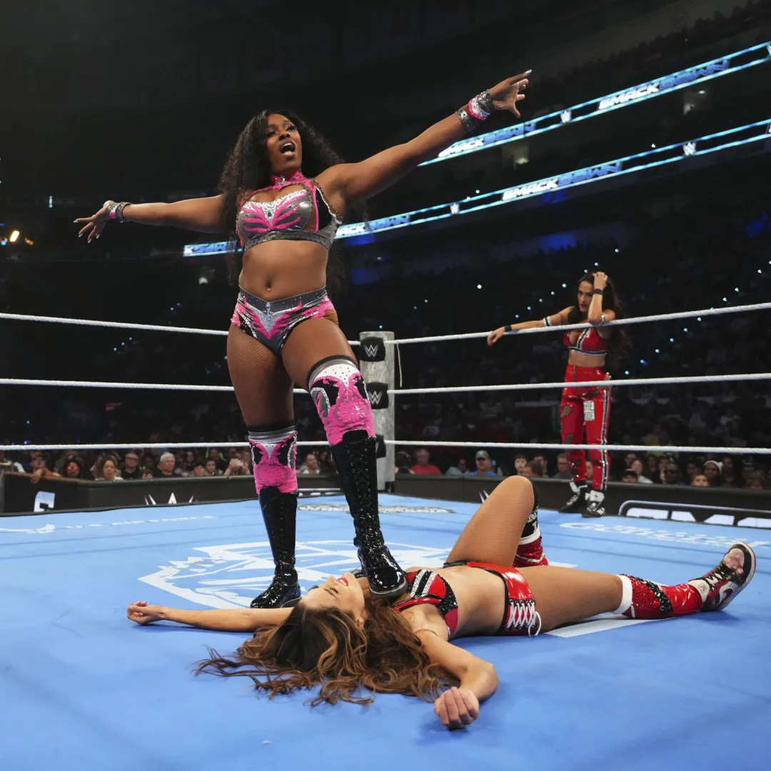 Lash Legend humiliates Nikki Bella