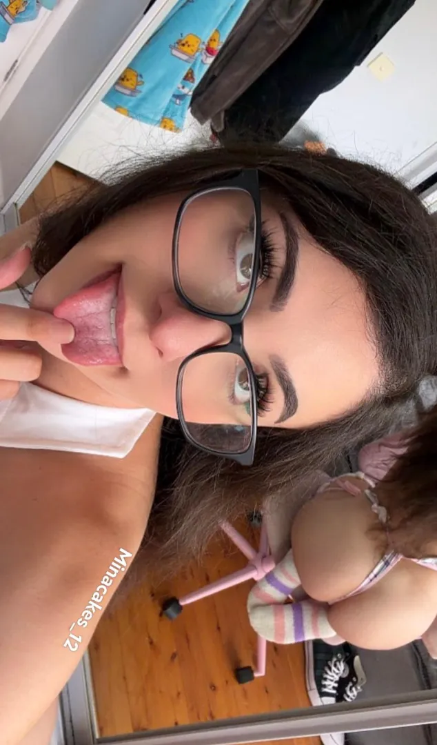 Mmmm do I make you throb :3 come play with me