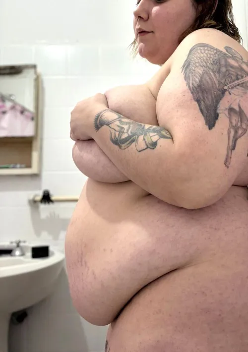 My big soft curves make me nervous showing this… Be real, would you enjoy looking at a curvy BBW all bare? Y/N?