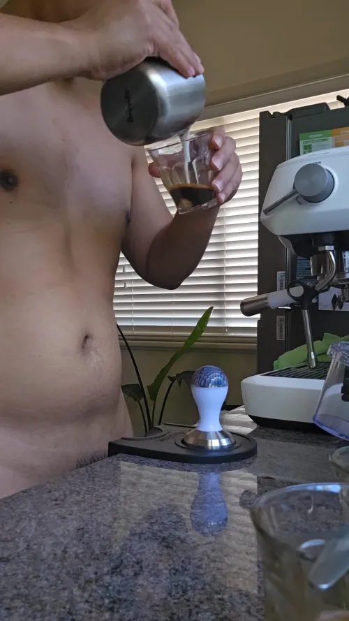 Nothing but good coffee and good vibes!☕ Happy Sunday!