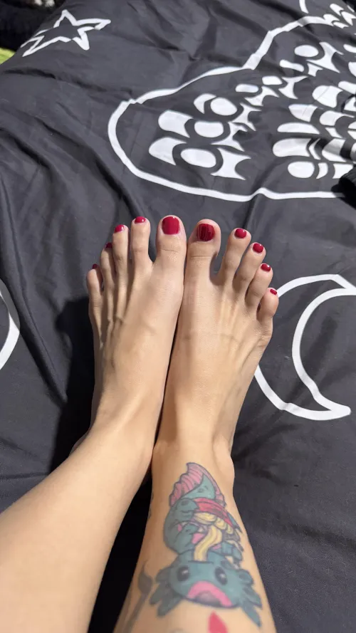 [selling] you only need my feet in your face