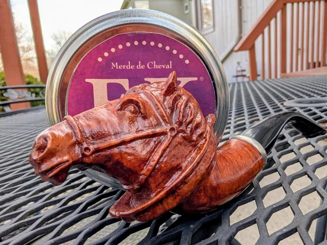 Some F&K Merde de Cheval in a beautifully carved horse figural briar from Hungarian pipemaker Szabó. Happy weekend and happy bowls everyone!