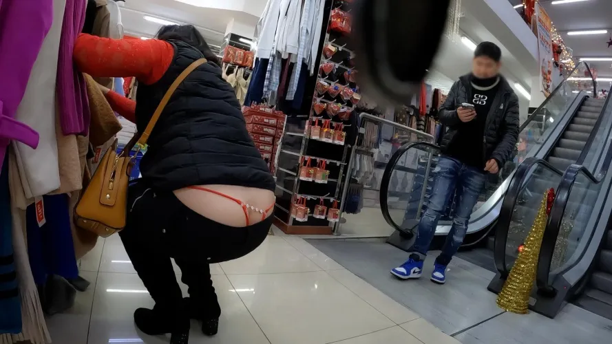 spli thong at the store