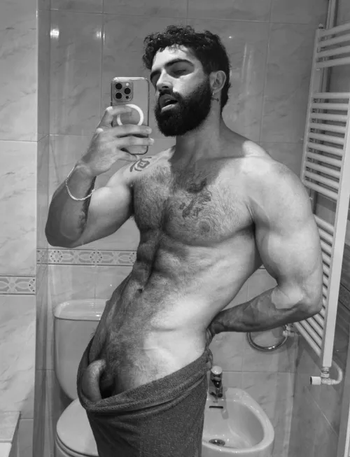 Take off the towel and let's go to the bathtub