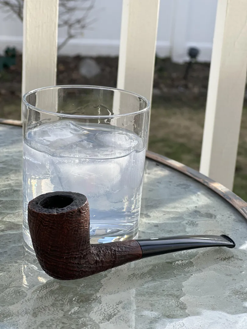 Today’s smoke: Castello Old Antiquari with Standard Mixture + gin and tonic