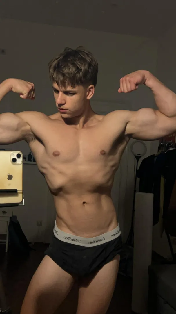 Wanna sniff gym bros pits?