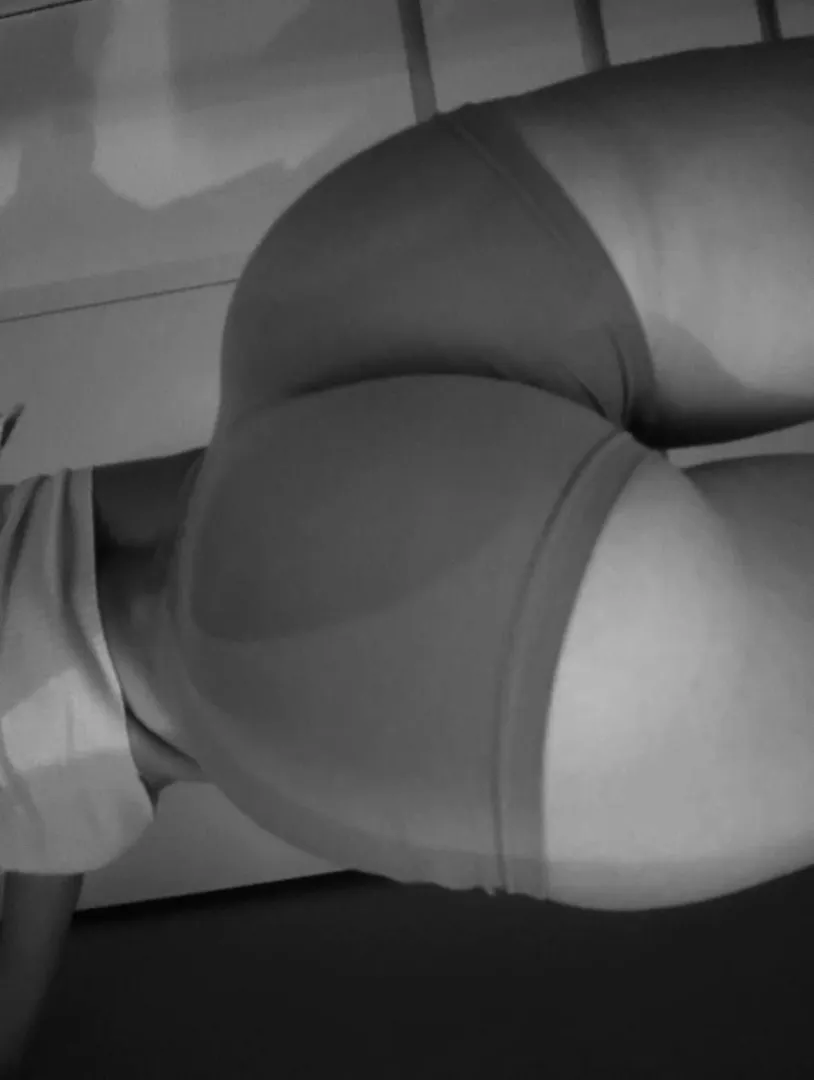 who likes my butt in gym shorts? aussie girl