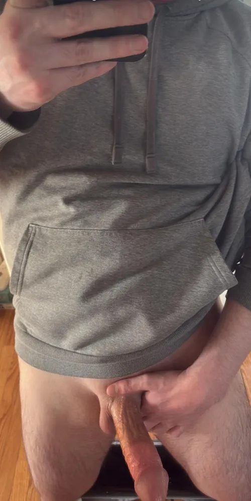 Who likes semi hard big cock? (25M)