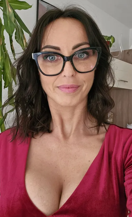 Would you date a 5'3, 39yo woman who's a little insecure and always wants hugs and kisses :) That's me 