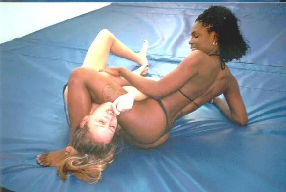 WWV interracial leglock headscissors