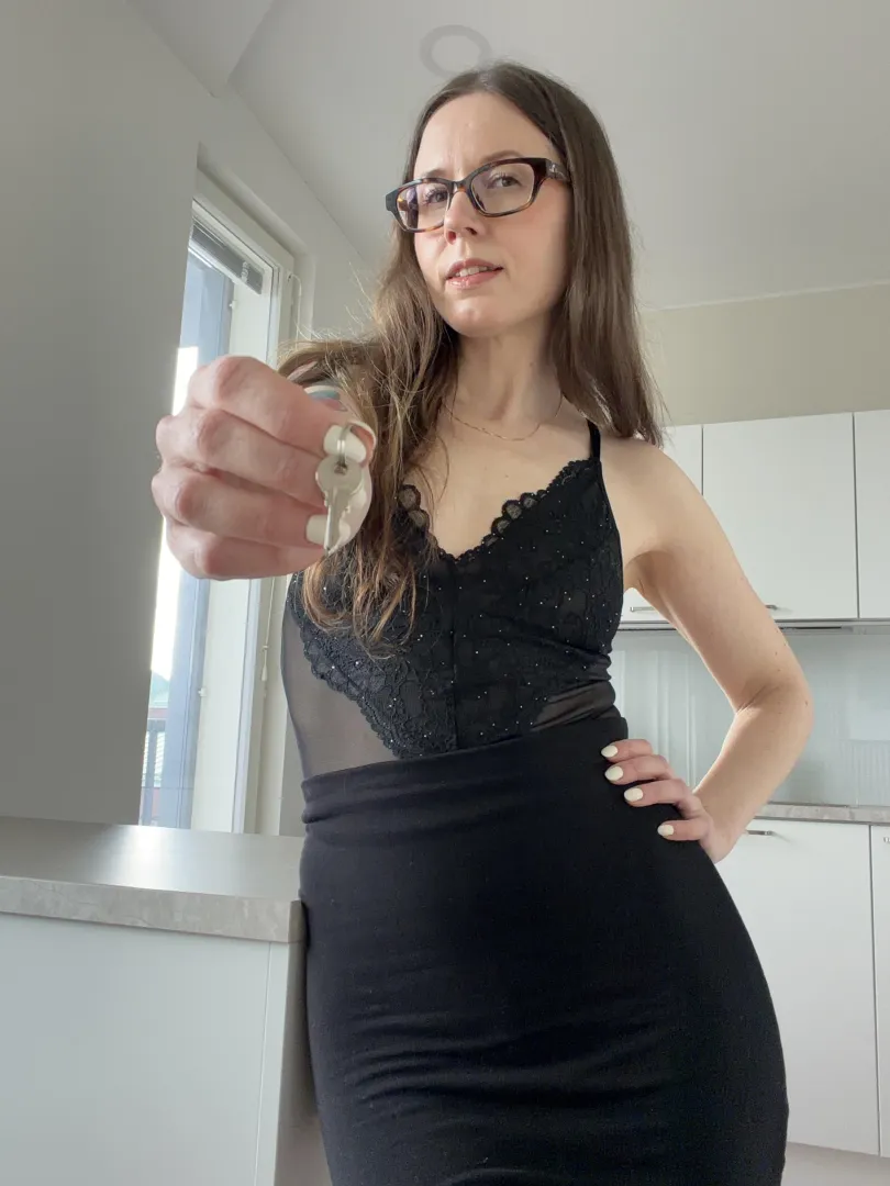 You don’t need to be using that tiny thing, sweetheart