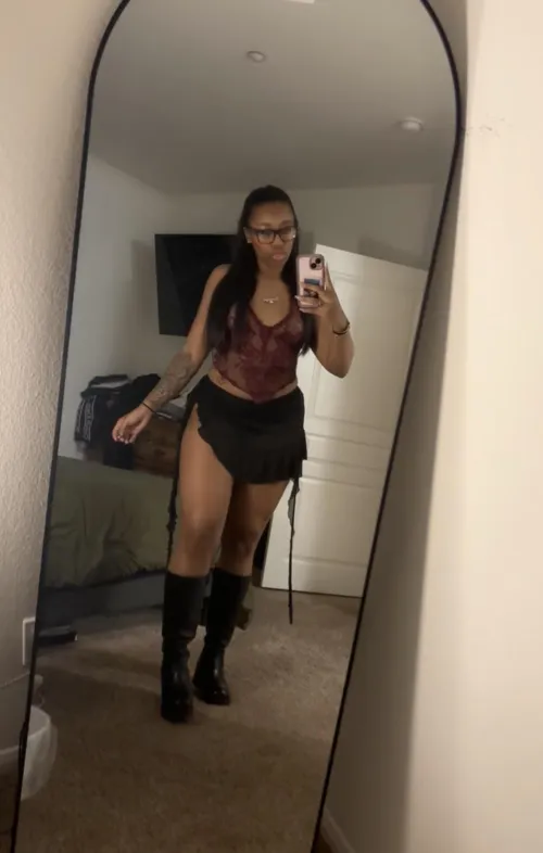 you dream of these thighs crushing you like I crush your dreams of financial stability