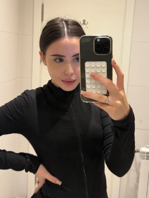 21F, energy overflowing, thoughts slightly reckless… locals, handle with care ;P