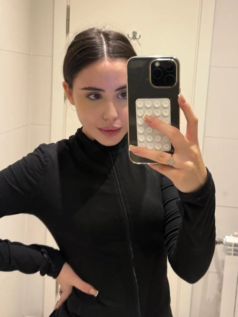 21F, energy overflowing, thoughts slightly reckless… locals, handle with care ;P