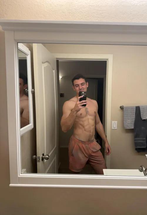 [28] what do you think of my abs?