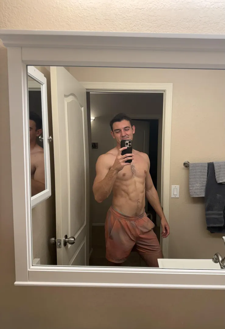 [28] what do you think of my abs?