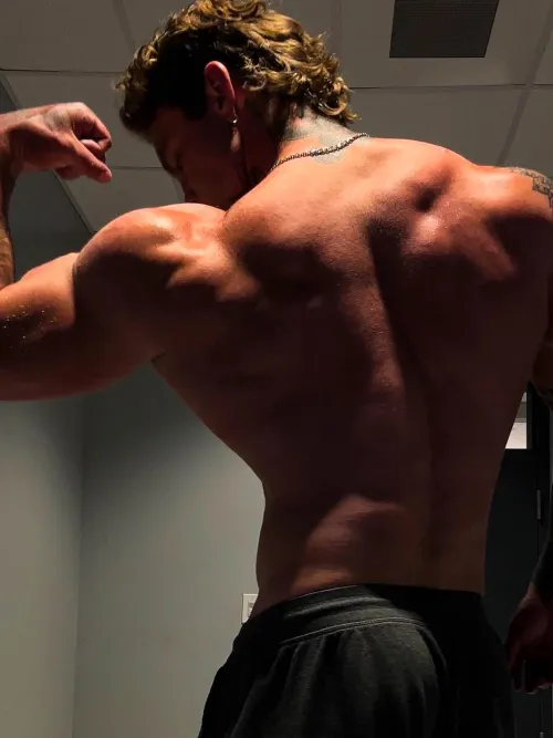 Back is looking BIG. I love it 