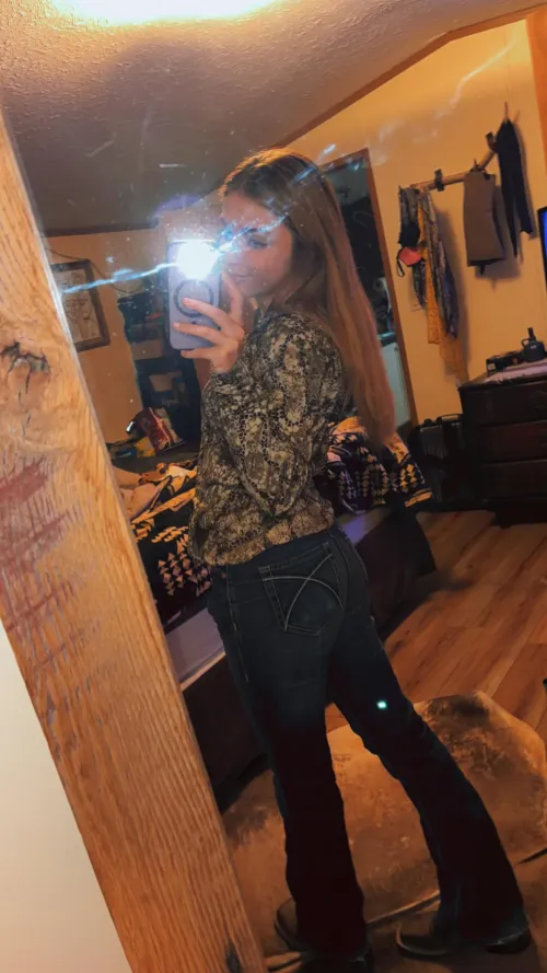 boots on, jeans tight, gotta get things done today