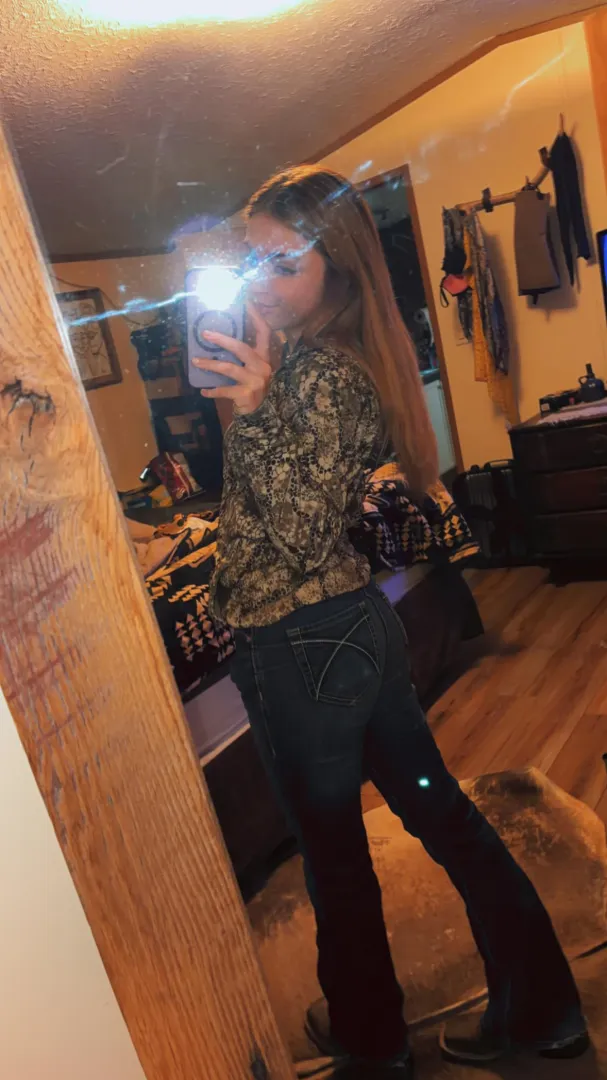 boots on, jeans tight, gotta get things done today