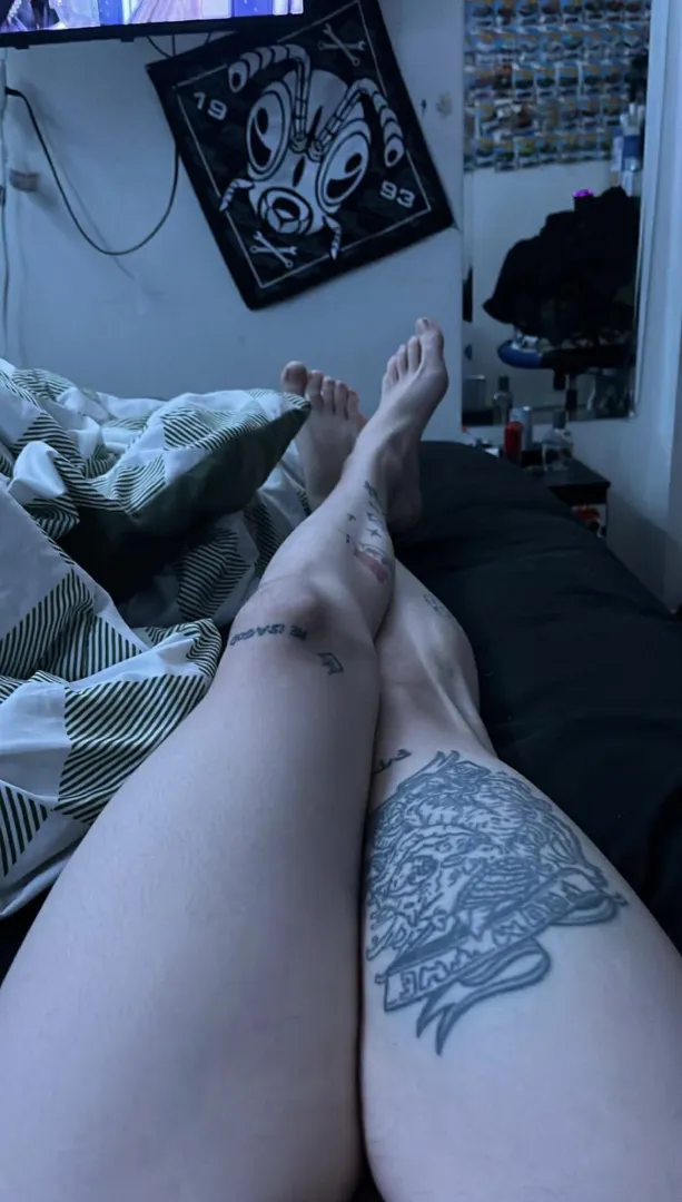 Freshly Shaved legs for you 