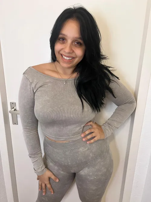 Galadriel, 25 ys old and already married... still too naughty and tight enough