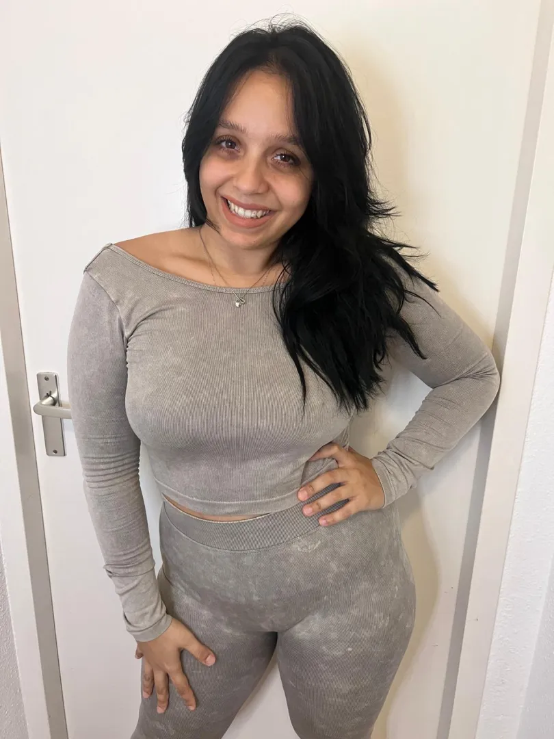 Galadriel, 25 ys old and already married... still too naughty and tight enough