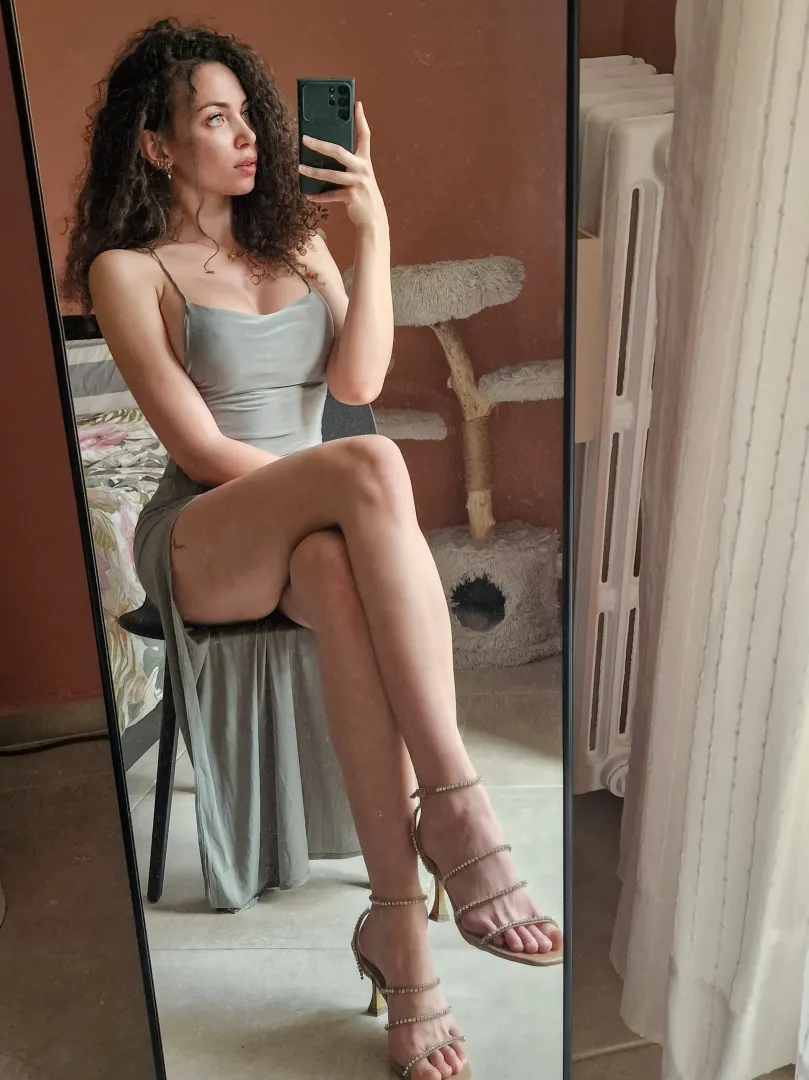 I love showing off my long legs [f]