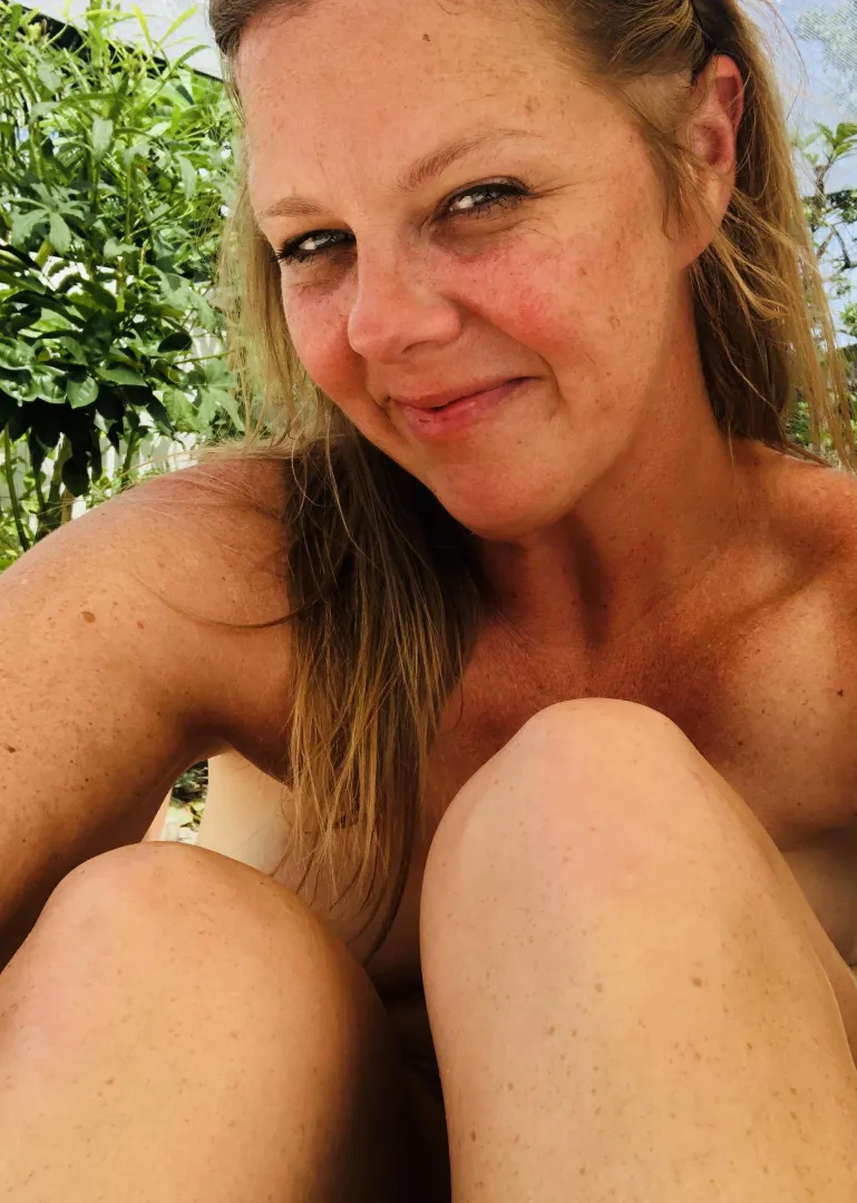 I'd like to see you in the raw, under the stars above...