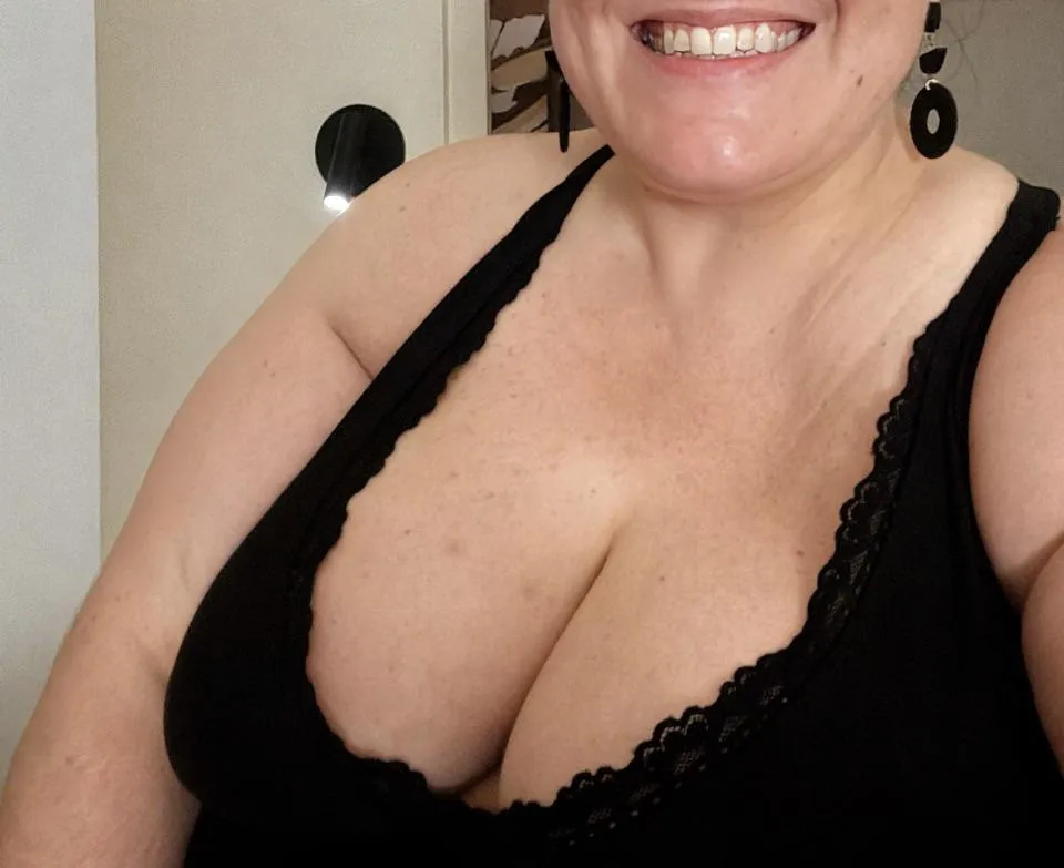 Meet Beautiful Rose. First time ever posting. Good comments, especially from the ladies…I might be able to talk her into more.