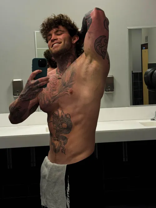 My pits are all sweaty from the workout. Come take a sniff.