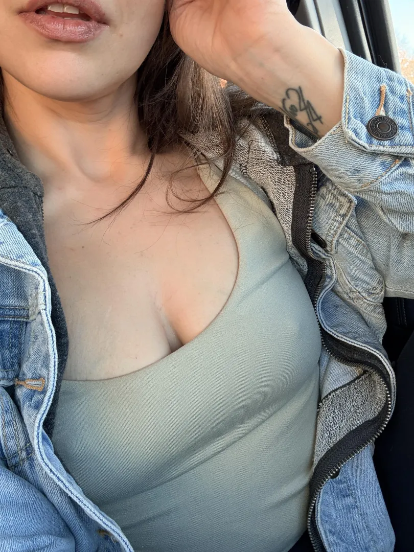 No bra makes Sunday errands more exciting