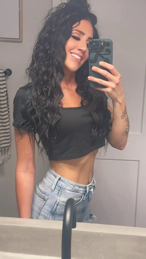 One horny housewife alone at home…would you take your chance?