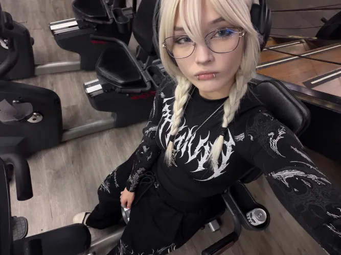 Perfect gymslut >-<