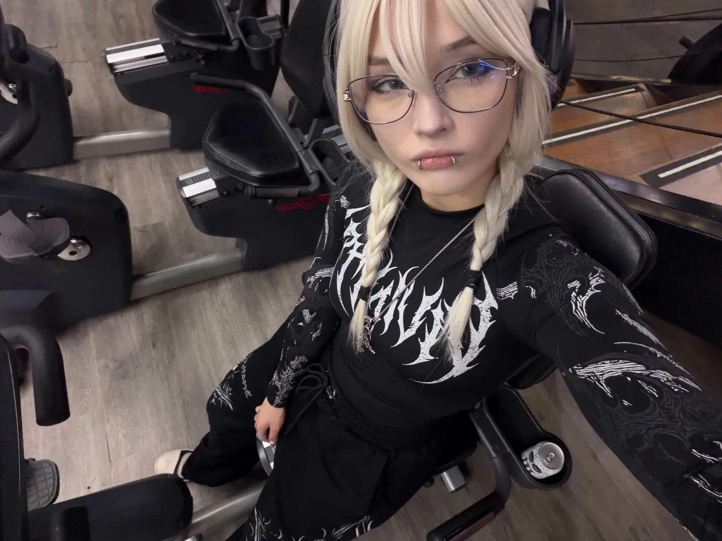 Perfect gymslut >-<