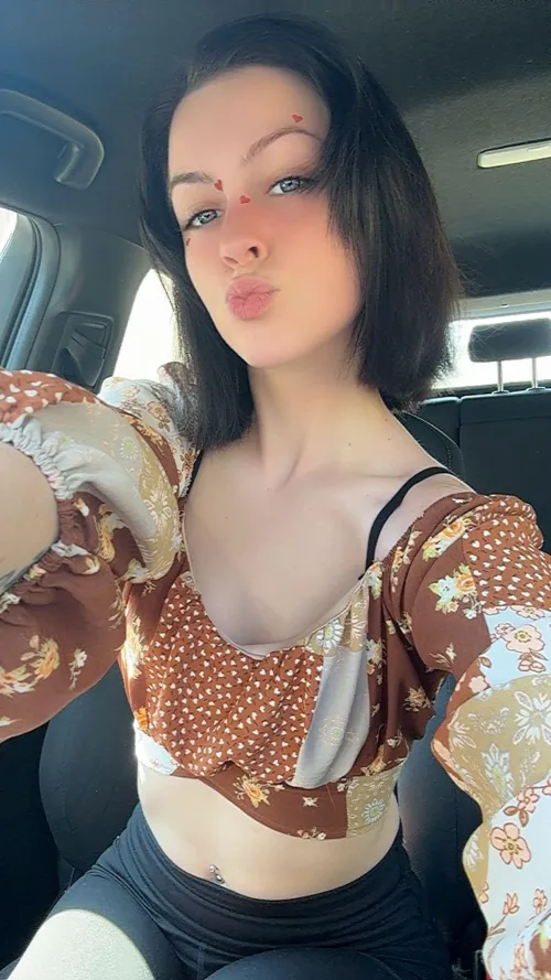 Slim waist, pretty face