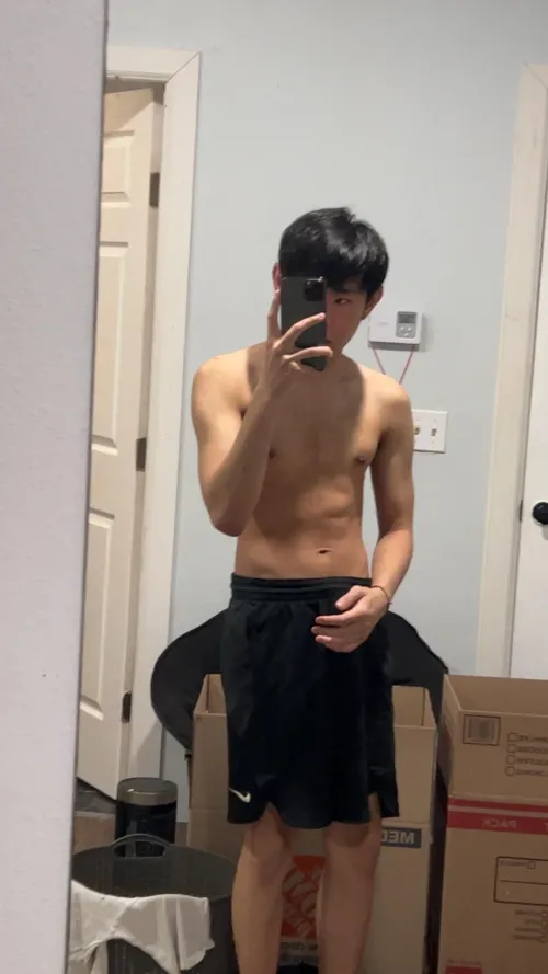 Submissive Asian for muscular gym guys @handao.km