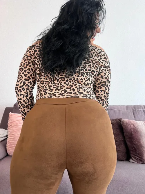 This booty’s so tight, it’ll rewrite your definition of *perfect grip*