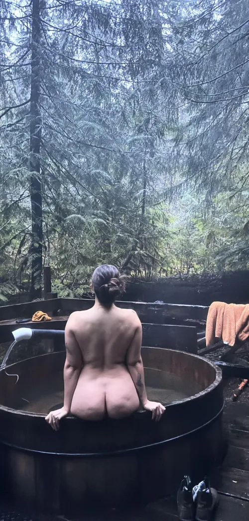 This tub was SO HOT!