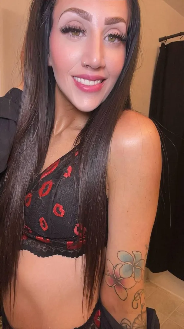 wanna get 10 nudes? yay or nah?