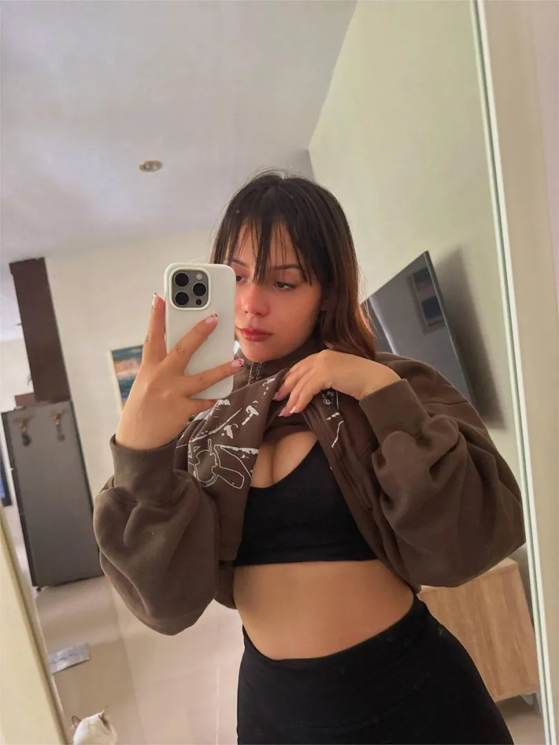 20f, would you let this slag suck you off? ;)