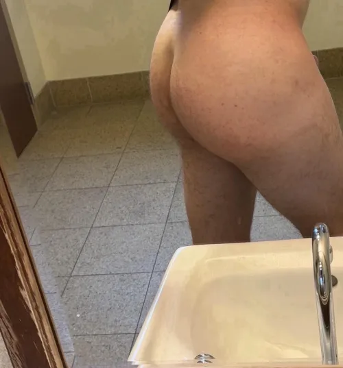 [23] twink looking for a dog