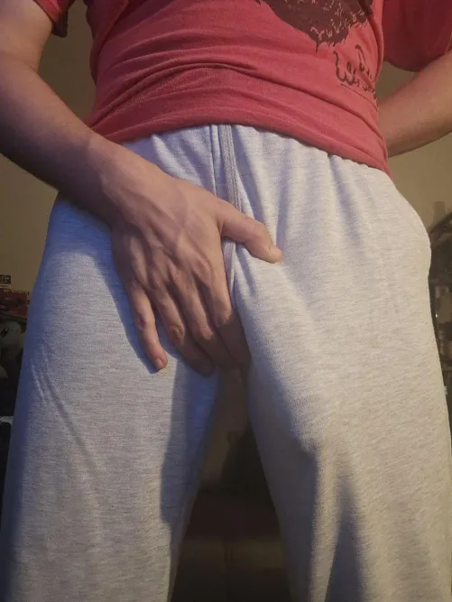 (24) Grey sweatpants moment