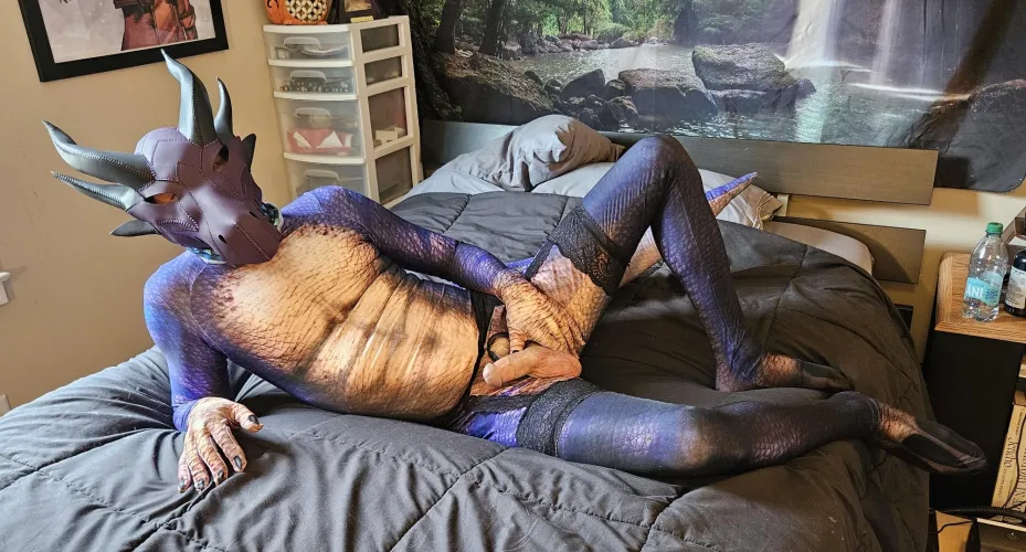 A dragon posting it all! :>