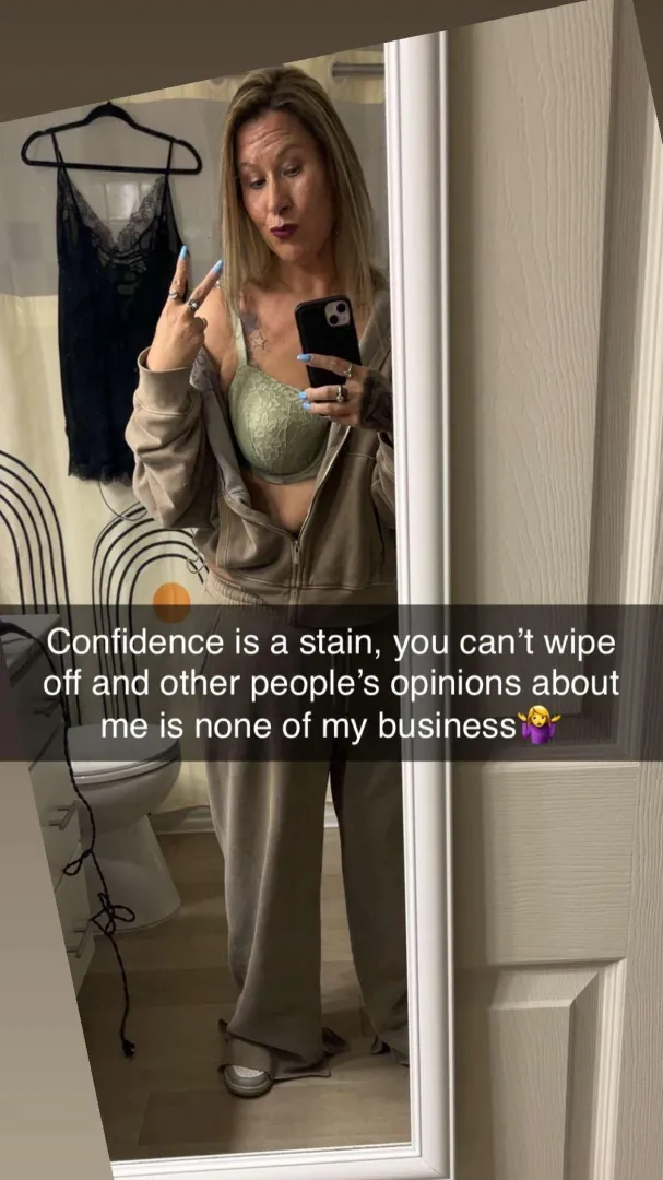 Above the knee (right) amp 38 f. 