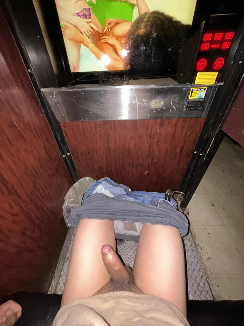 Any hot sissies or trans wanna suck me up? Might let you bounce on it!